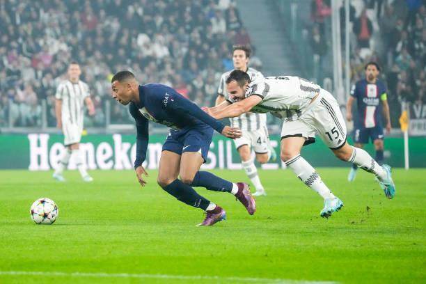 开云app下载入口官网-基耶萨复出难抵尤文伤停整队!囧妇该笑该哭该怒?