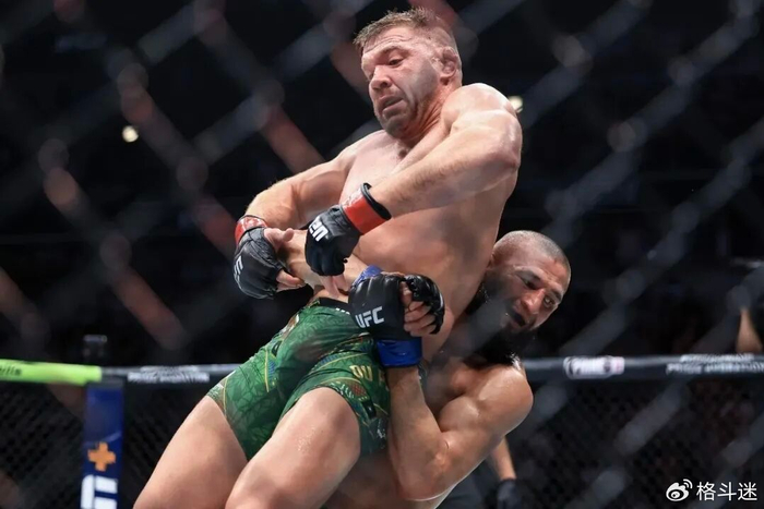 开云体育官网登录入口-奇马耶夫击倒朗特里!悬赏重金求虐!|UFC|凯文·加内特|训练|斯特里克兰|冠军_新浪体育_新浪新闻